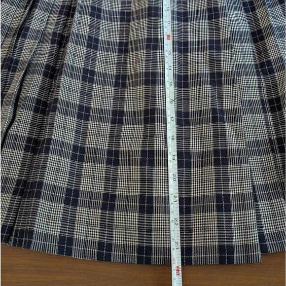 Burberry Wool Blend Plaid Pleated A-line Wrap Skirt, size 6 - Picture 5 of 7